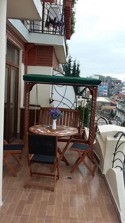 Apartment With Summer Terrace Batoumi Chambre photo