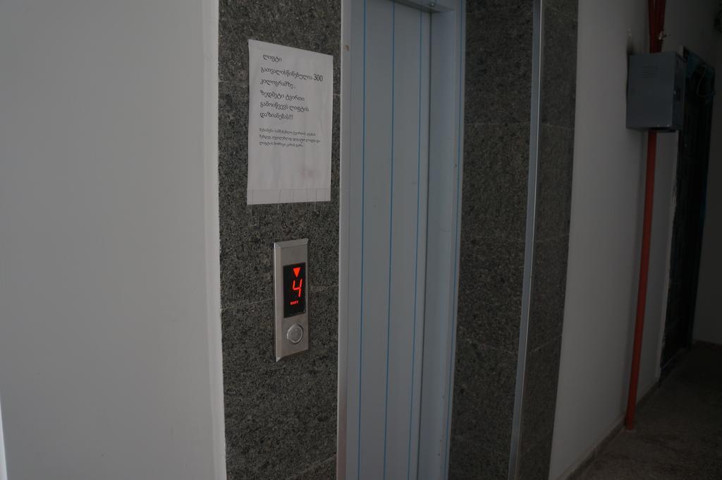 Apartment With Summer Terrace Batoumi Chambre photo
