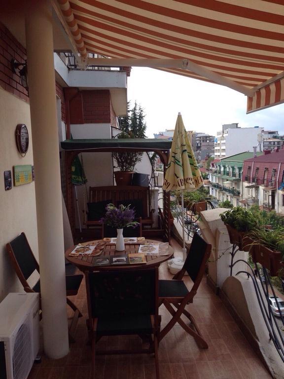 Apartment With Summer Terrace Batoumi Chambre photo