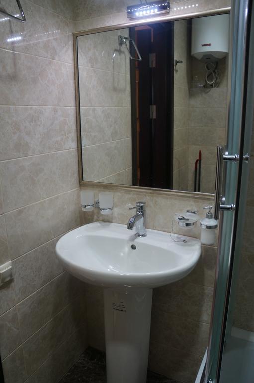 Apartment With Summer Terrace Batoumi Chambre photo