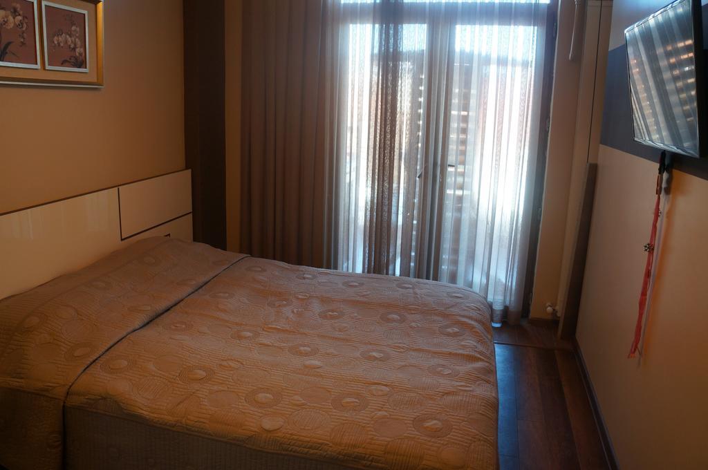 Apartment With Summer Terrace Batoumi Chambre photo