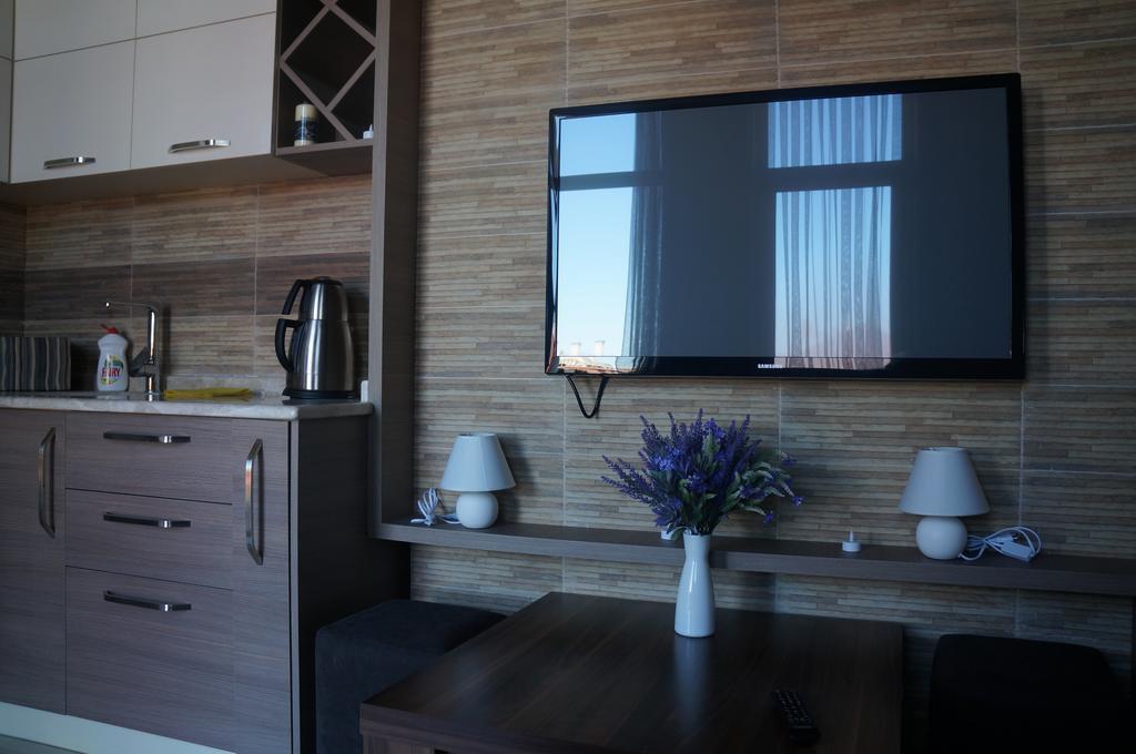 Apartment With Summer Terrace Batoumi Chambre photo