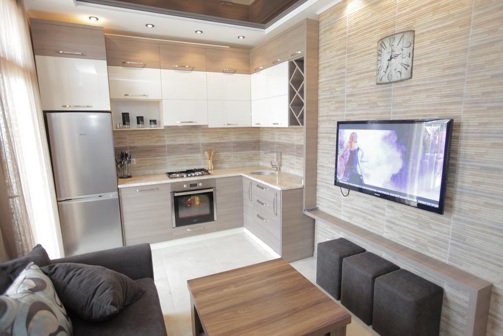 Apartment With Summer Terrace Batoumi Chambre photo