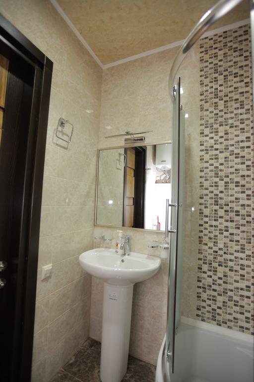 Apartment With Summer Terrace Batoumi Chambre photo